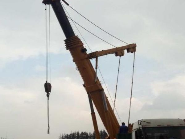 双峰县吊车出租电话_300吨吊车出租
