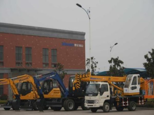 衢州市吊车出租公司电话_吊车的装置介绍